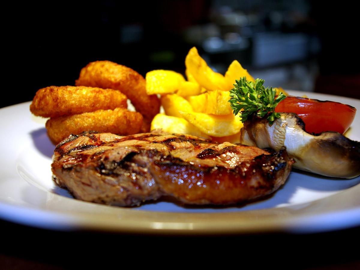 The Fountain Inn Hendy المظهر الخارجي الصورة